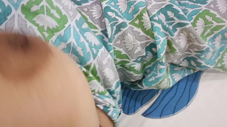 Catchybusty: Takım elbisesini yırtıp meme uçlarını sıktim ama hiçbir şey yapamadı