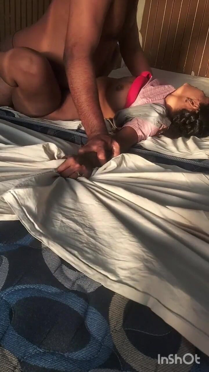Funny couple porn studio: Тамільська студентка 18+ з майстром репетитора
