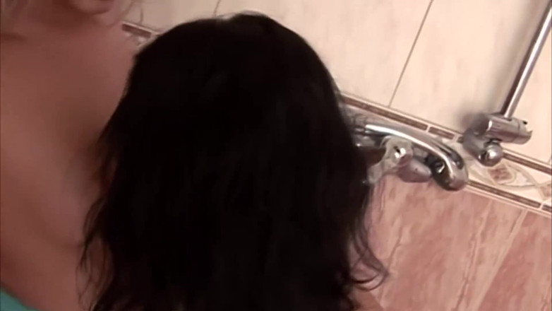 Lesbian Stories: Feuchte muschis unter der dusche