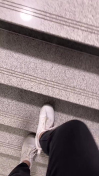 Andando Com Calçados Esportivos