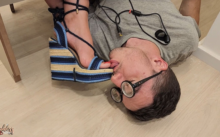 KiffaFeet: Nerd Computer Technician Worships Kiffa’s Feet Under the Table