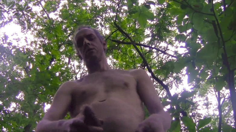 BELLOeBIOTTO: Pěkný a dlouhý výstřik, bez trička, ve veřejném lese