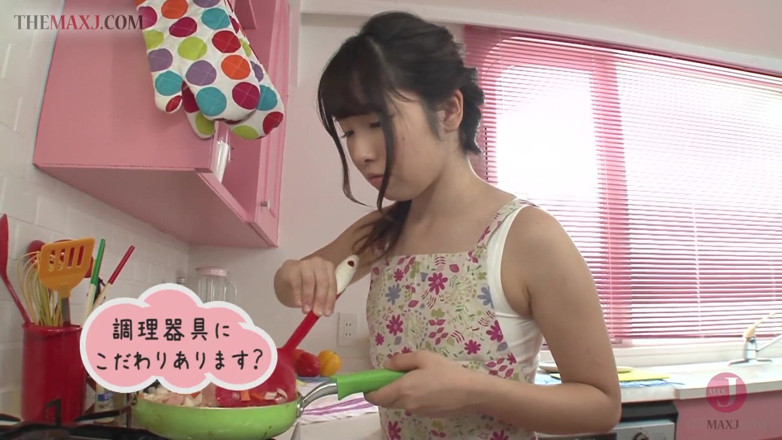 Asian happy ending: かわいいアジア人pleasuredとともにバイブレーターに彼女の毛の滑り - パート1