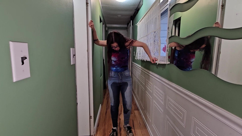 Nerdy_faery: Wetting My Jeans Makes Me Squirt