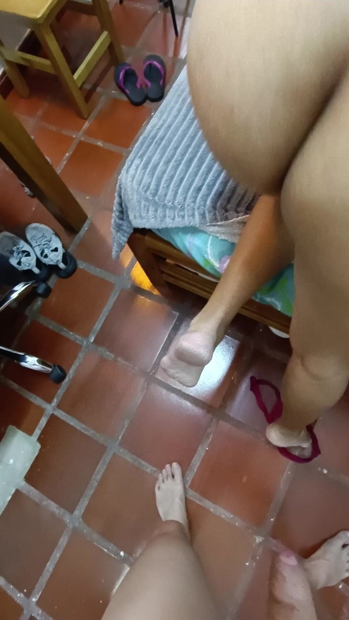 Scarletttejones: Anh ấy thấy tôi thử quần áo và cuối cùng tôi bị đụ