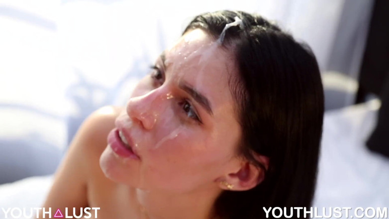 Youth Lust: Celeste Debuut Alternatieve Hoeken