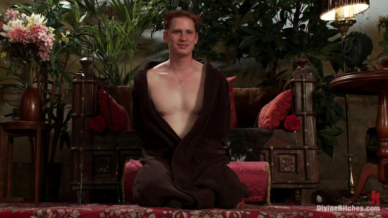 Divine Bitches by Kink: Examiner les animaux de compagnie des profs, épisode 5 « Mange ton sperme pour...