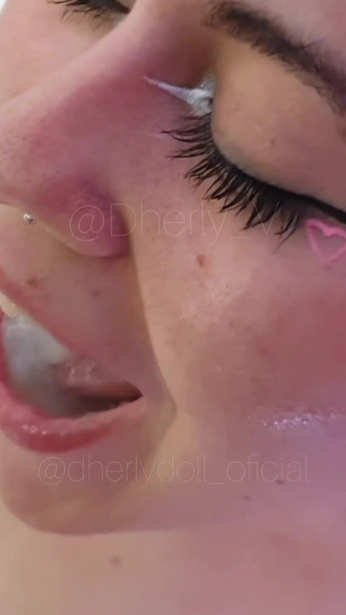 DherlyDoll: 射精コンピレーション、美しいハーリーが精液を飲み込む!