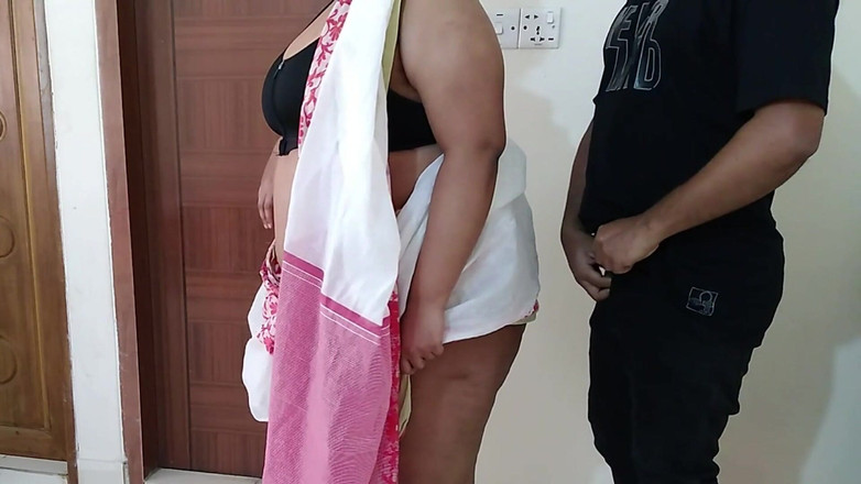 Aria Mia: Tamil quente madrasta com peitos grandes
