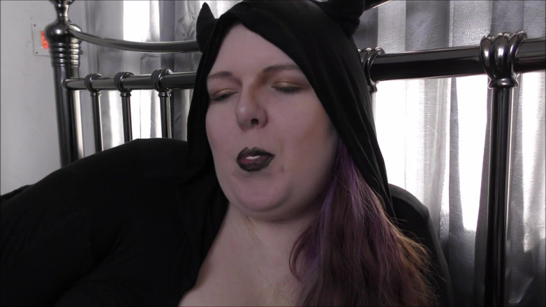 Mxtress Valleycat: Big Boobs and Big Bubbles