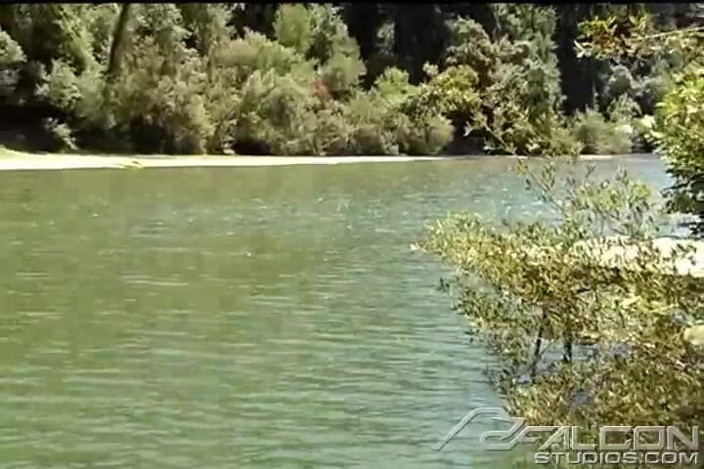 Falcon Studios: Perjalanan Jalan, Vol. 1: Sungai Rusia