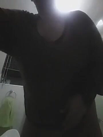 Tazrah's exclusive playroom: Sournoise dans la salle de bain