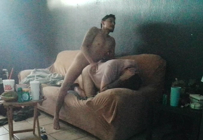 Texas-Toxicos: ナニーカムが私たちの行動を捉えてくれた!ソファでセックスして電話して