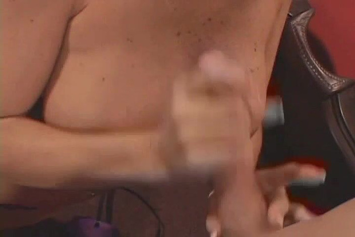 CBD Media: Quente peituda loira esposa dá uma punheta e punheta para...