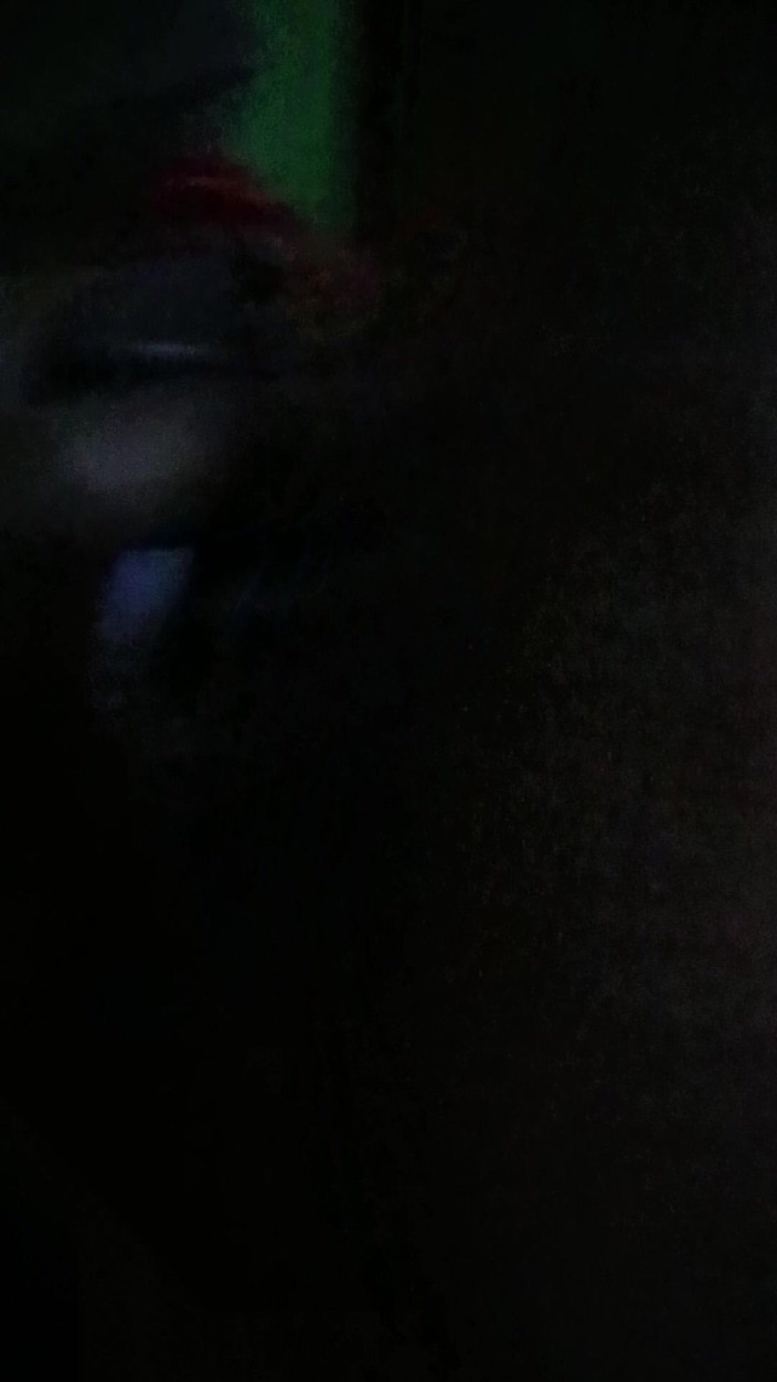 a-adix: Evli kadın Jon'a orgasom'un elini uzatıyor