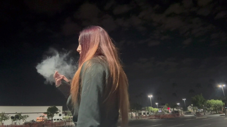 Artemisia Love: Cewek Italia rambut panjang merokok di luar larut malam sama...