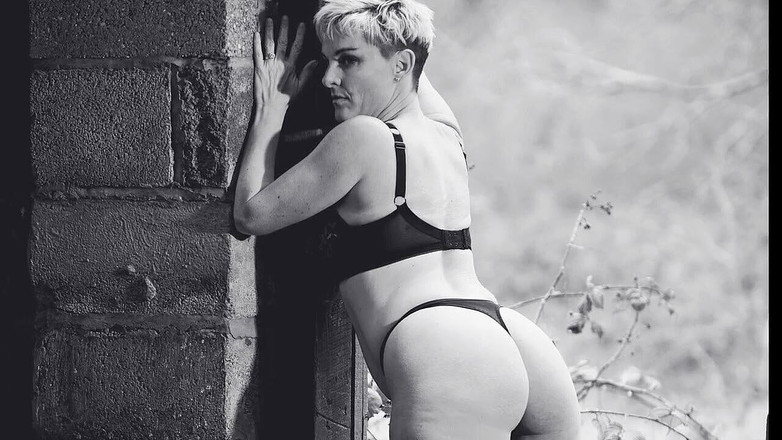 The adventures of Kylie Britain: Komm in der scheune