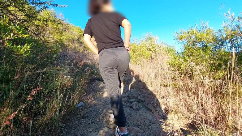 Josyandhot: Cewek semok latina dengan pantat bahenol lagi asik pamer pantat...