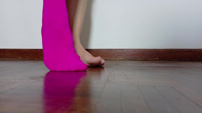 Kinky Lyrical: Unghie rosa e nylon