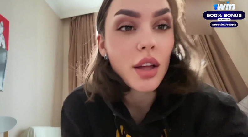 Good_view: Sexy studentka dovedně jezdí na péru