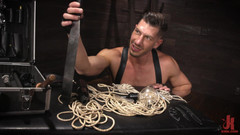 Bound gods: Pain Puppet: Jordan Starr dan Johnny Moon