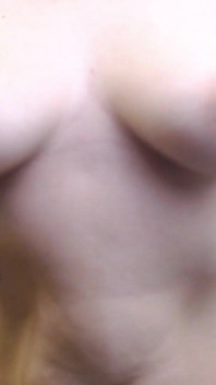 Abby Titty upuści brzuch i jiggling Titty