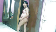 Cute & Nude Crossdresser: Sexy sissy crossdresser femboy sweet lízátko ve světle růžovém prádle...