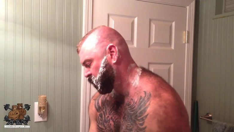 Muscle Bear Porn: En nära rakning