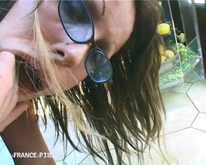 Rue Chaude: 眼鏡をかけたBBWガールが初めてのアナルセックスを体験