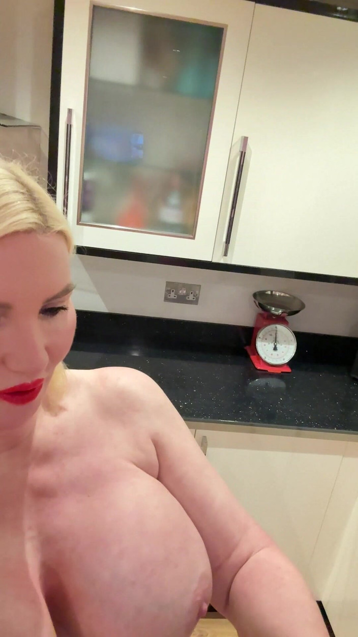 Sophie James: Chiloți din dantelă de aproape cu pișare lărgită 11 ianuarie