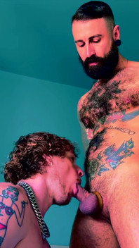Christian Hunter Soft Dom Vira Fode Sub Fundo Rober Bolas Profundas Em Sua Garganta E Bunda até Que Ele Está Cheio De Porra