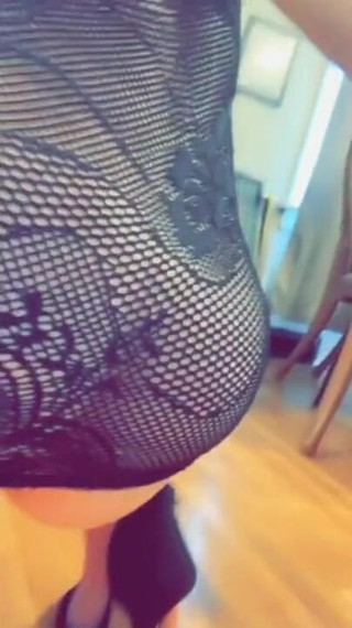 Chelly181818: Vibrator împins suge pula și se fute