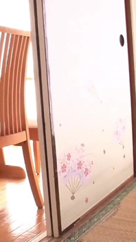 Godaan apartemen baru, dikelilingi oleh tetangga yang  sudah menikah, kebersamaannya perlahan-lahan mulai tergelincir, bagian1