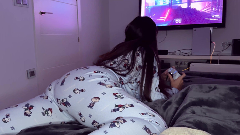 Pamsnusnu: Jogo com meia-irmã termina em hard fuc