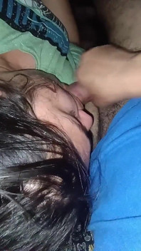 No dia seguinte, o padrasto me faz outro boquete e eu engoli tudo porque sou a boa garota