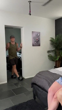 Filmare bisexuală cu pule uriașe