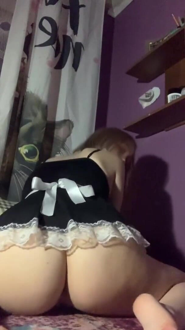 SashaSweet69: Hizmetçinin amında büyük dildo