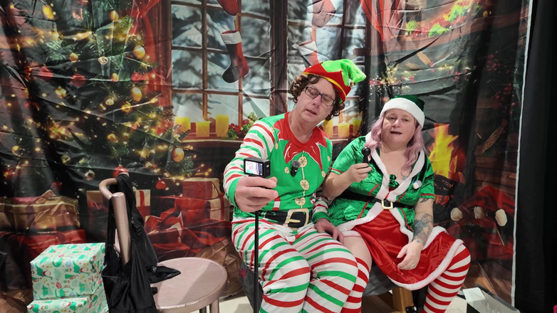 The Izars: Hari ke-11 Peri di rak mainan seks