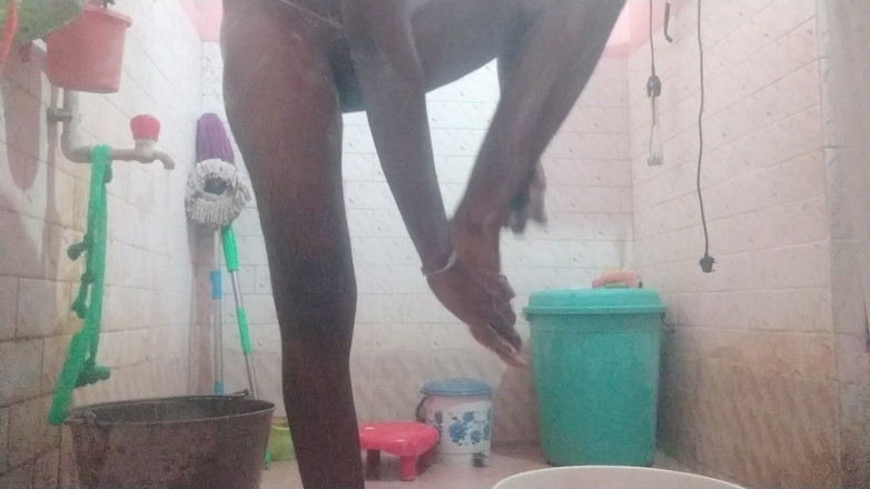 Tamil 10 inches BBC: Tamil10inchesbbc sexy sesión de baño