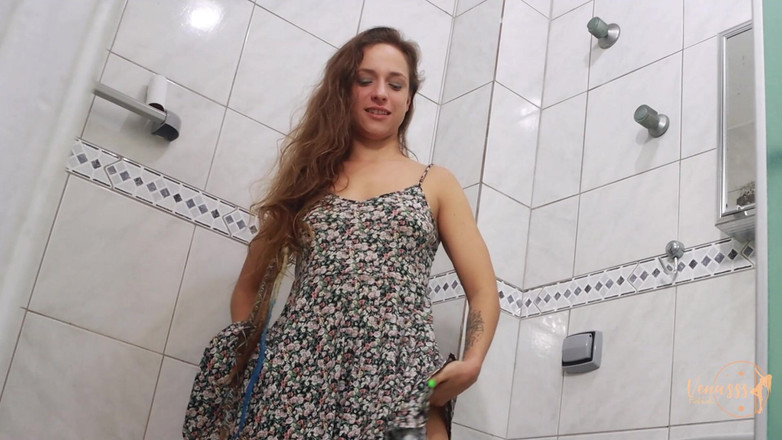 Venusss fetish: मेरे बाथरूम में राक्षसी पादती है!