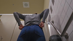 Nerdy_faery: Tiga kencing, dua toilet