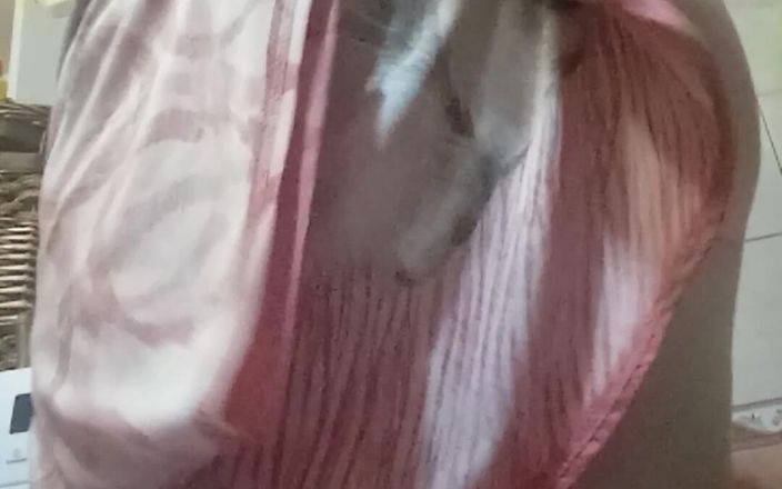 Carmen40: Zdejmując obcisłe legginsy