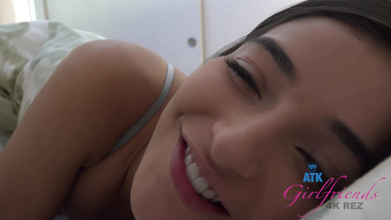ATK Fans (Girlfriends): Emily acorda e fuma enquanto fuma seu pau