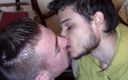 Gaybareback: Prezervatifsiz porno için heteroseksüel ve 2 eşcinsel twinks ile çekim yapıyor