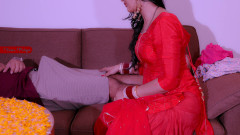 Your Priya: Üvey oğlu aynı odadayken kıyafetlerinin değişmesi yanlış gidiyor