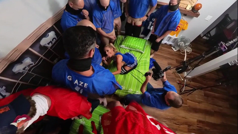 Danielle Renae: Jogadores de futebol vs líderes de torcida 360 bts