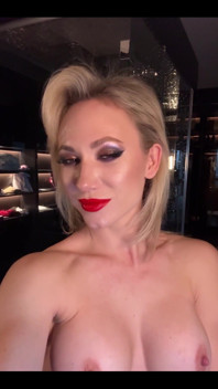 Heavy, Seductive Makeup or Casual Beauty?try Not to Blink, You Might Miss Something