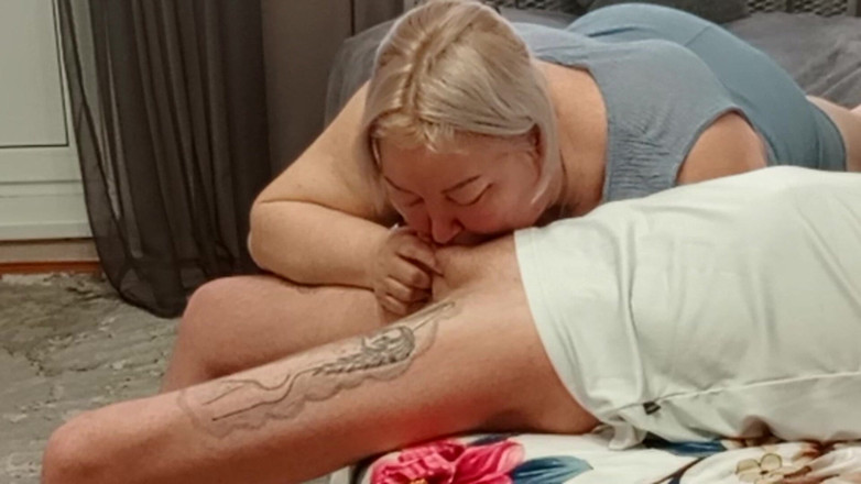 Zona901: Stiefmoeder geeft een pijpbeurt om te genieten van heet sperma