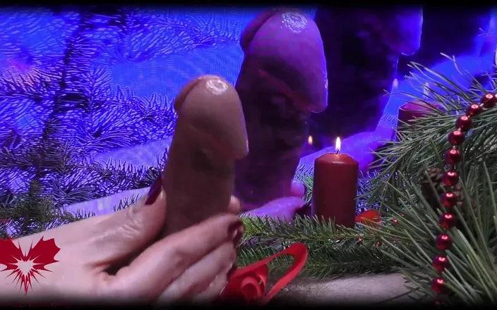 Close Up Extreme: Paní Santa Claus dává svému manžílkovi kouzliavé honění, zatímco si...