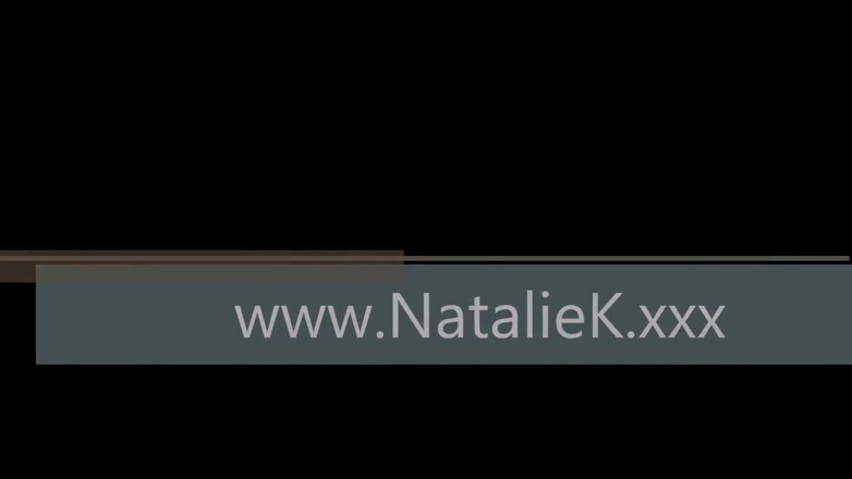 Natalie K: Sperma in den mund, fickt einen typen von der couch...